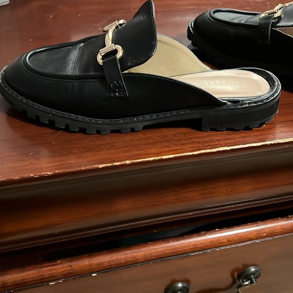 Sincerly Jules Black Mules with Chunky Sole and Gold Hardware - Picture 7 of 7